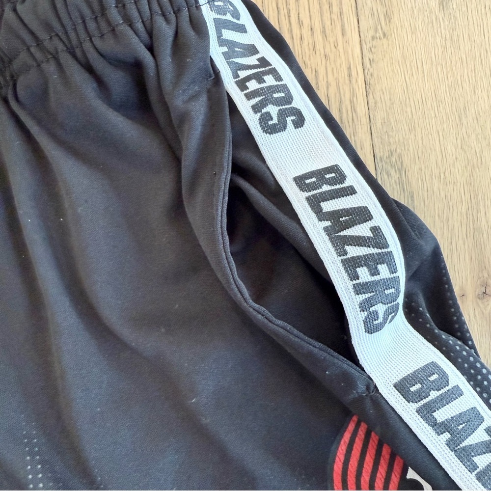 NBA Boys Black Portland TrailBlazers Athletic Basketball Shorts Sz Medium 10-12 - Picture 5 of 9